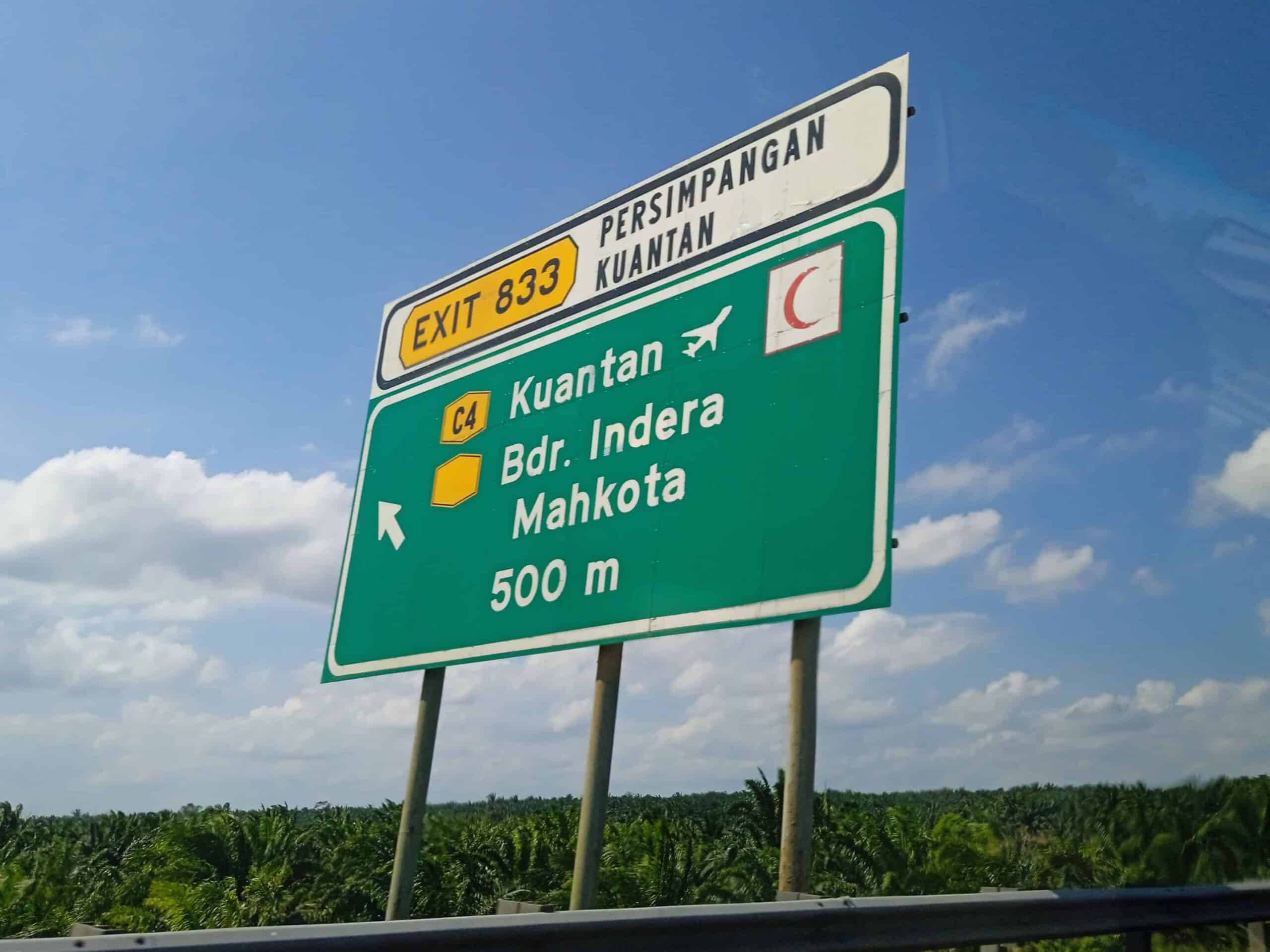 Lebuhraya_Pantai_Timur_towards_Kuantan_Interchange_(Exit_833)_eastbound_in_Kuantan-Pahang